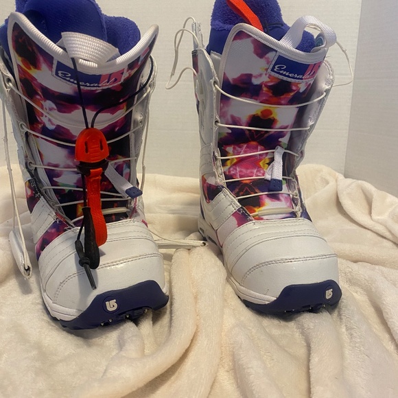 Women's/Girls Burton snowboarding boots - Picture 2 of 7